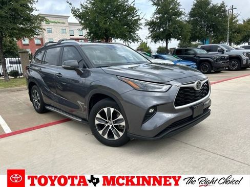 Used 2024 Toyota Highlander XLE AWD/4WD image 1
