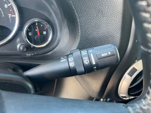 Used 2014 Jeep Wrangler Freedom Edition image 11