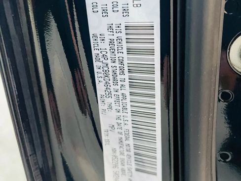 Used 2019 Jeep Cherokee Latitude w/ Popular Appearance Group AWD/4WD image 26