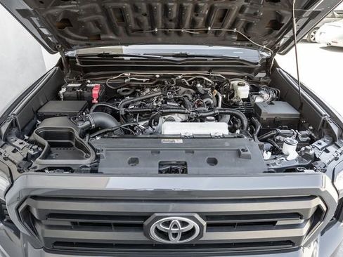 Used 2025 Toyota Tacoma SR5 AWD/4WD image 16