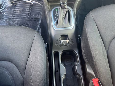 Used 2021 Jeep Renegade Latitude image 17