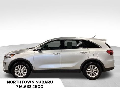 Used 2019 Kia Sorento FWD V6 image 5