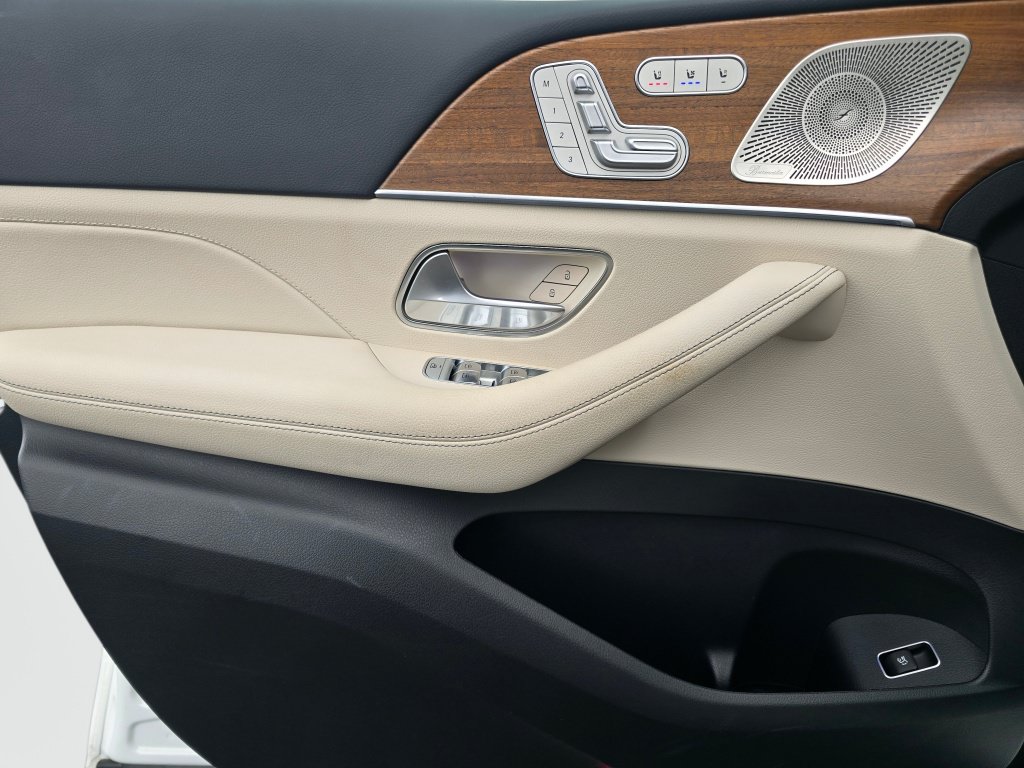 Used 2026 Mercedes-Benz GLS 450 4MATIC image 39