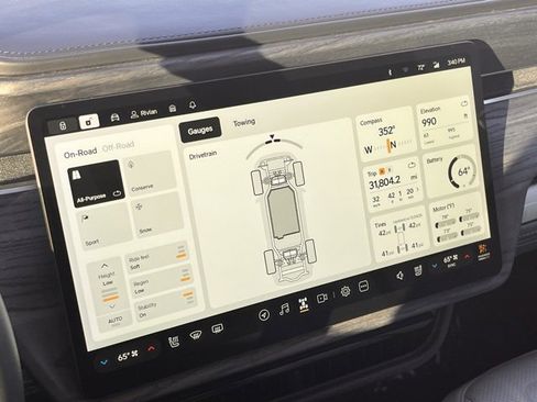 Used 2023 Rivian R1T Launch Edition image 17