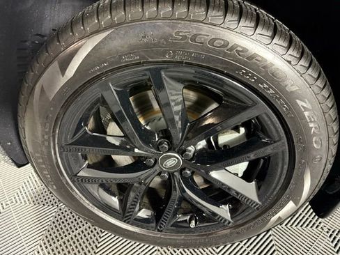 Certified 2025 Land Rover Range Rover Velar Dynamic SE image 11