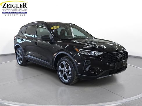 Used 2025 Ford Escape ST-Line AWD/4WD image 3