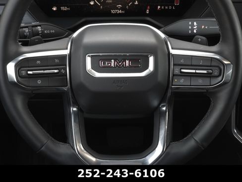 Used 2025 GMC Acadia Elevation image 24