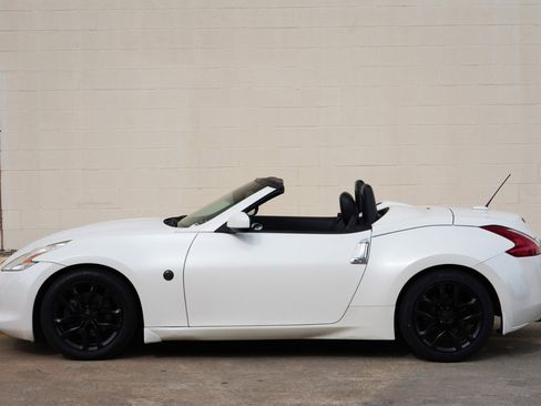 Used 2010 Nissan 370Z Touring RWD image 34