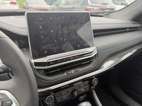 Used 2026 Jeep Compass Limited image 8