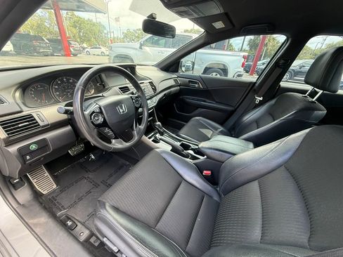 Used 2017 Honda Accord Sport image 16