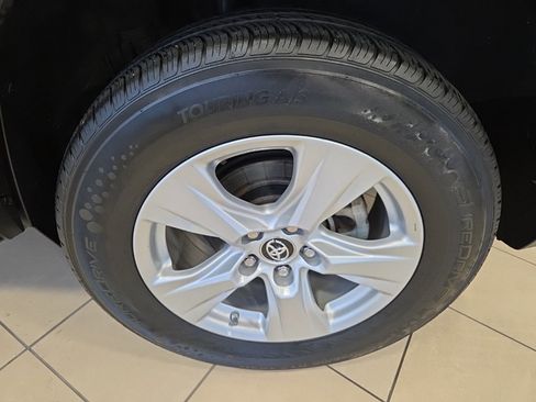 Used 2020 Toyota RAV4 LE image 10