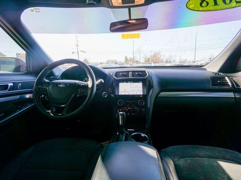 Used 2018 Ford Explorer XLT w/ Equipment Group 202A image 14