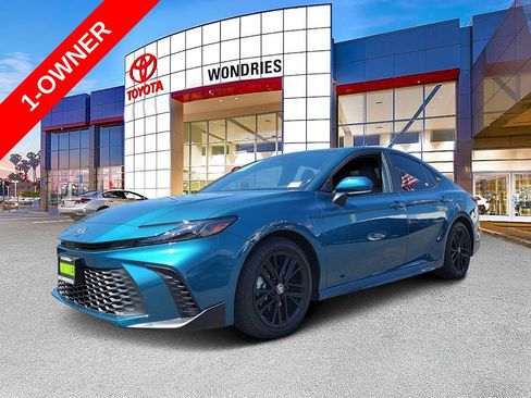 Used 2025 Toyota Camry SE w/ Multimedia Upgrade Package FWD image 2