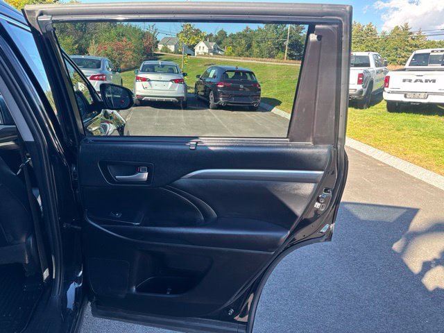 Used 2019 Toyota Highlander SE AWD/4WD image 12