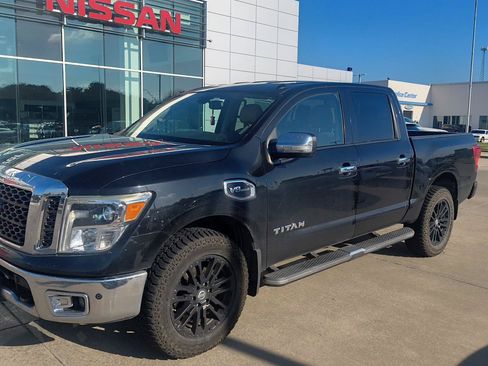 Used 2017 Nissan Titan SL AWD/4WD image 2