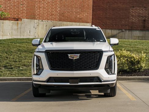Used 2025 Cadillac Escalade ESV Sport Platinum w/ LPO, Floor Liner Package AWD/4WD image 31