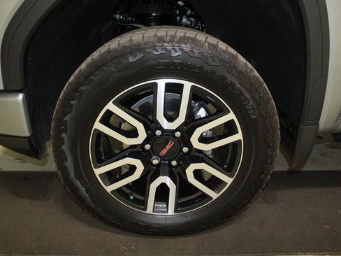 Used 2025 GMC Sierra 1500 AT4 w/ AT4 Premium Package image 21