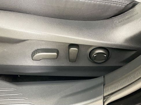 Used 2025 Subaru Outback Premium AWD/4WD image 23