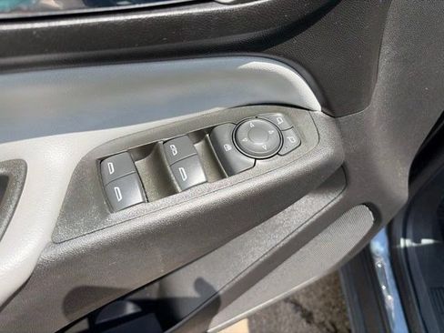 Used 2022 Chevrolet Equinox LS AWD/4WD image 14