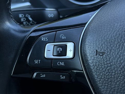 Used 2018 Volkswagen Tiguan SEL w/ 3rd Row Seat Package AWD/4WD image 32