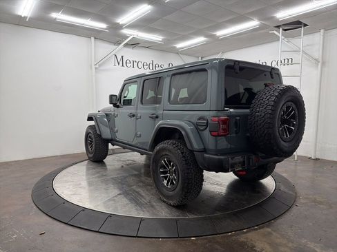 Used 2024 Jeep Wrangler Unlimited Rubicon image 5