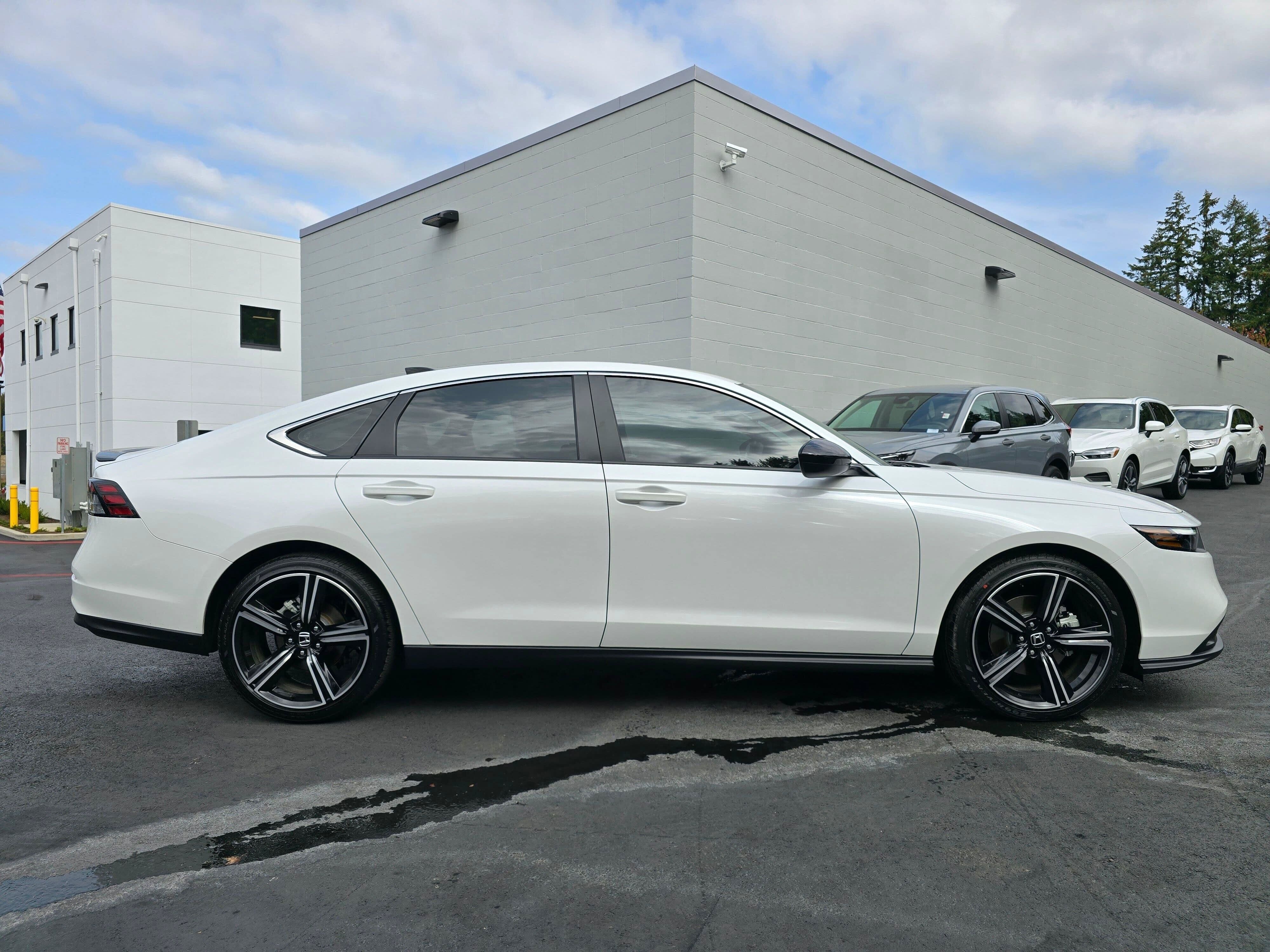 Used 2025 Honda Accord Sport image 4