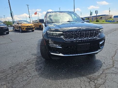 Used 2023 Jeep Grand Cherokee Summit AWD/4WD image 23