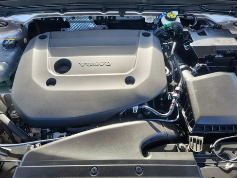 Certified 2023 Volvo XC40 B5 Plus w/ Protection Package Premier image 26