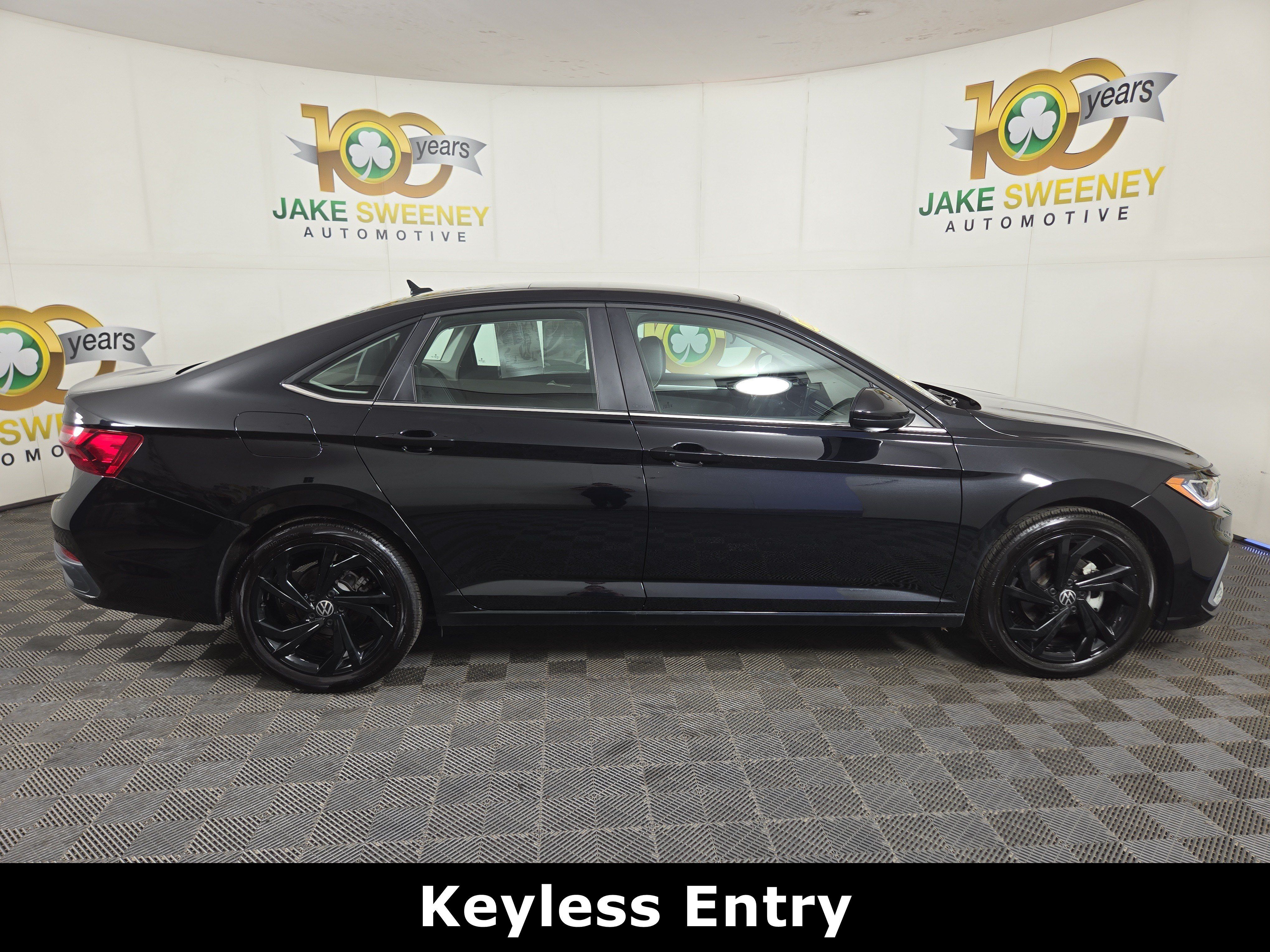 Used 2025 Volkswagen Jetta SE FWD image 10