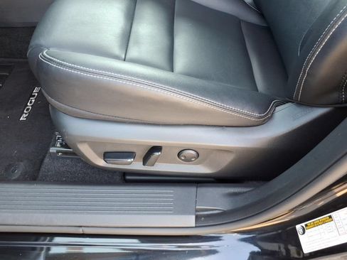 Certified 2025 Nissan Rogue SL FWD image 5