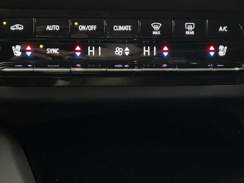 Used 2023 Buick Envision Avenir image 30