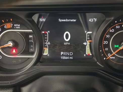 Used 2025 Jeep Wrangler Sahara image 5