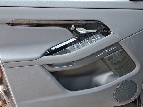 Used 2025 Land Rover Range Rover Evoque S image 13