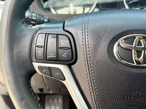 Used 2019 Toyota Highlander Limited Platinum AWD/4WD image 38