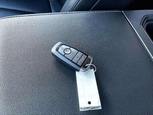 Used 2024 Ford Expedition XLT image 11