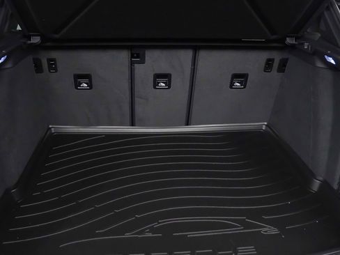 Used 2025 Porsche Macan image 13