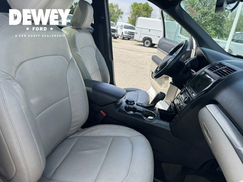 Used 2018 Ford Explorer XLT w/ Equipment Group 202A AWD/4WD image 38