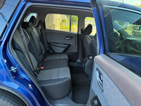 Used 2023 Nissan Rogue SV FWD image 12