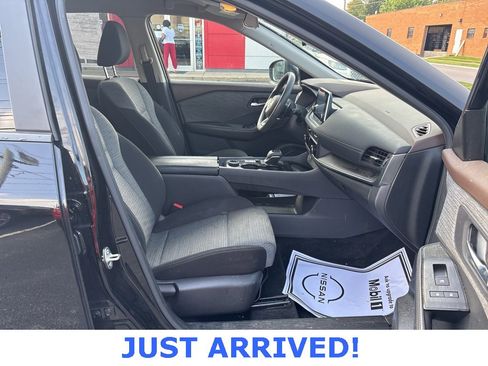 Certified 2023 Nissan Rogue SV image 14