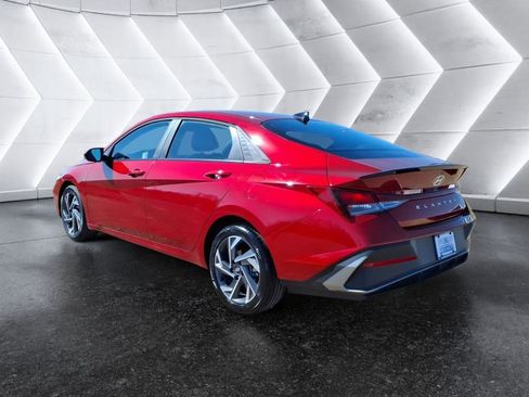 Used 2025 Hyundai Elantra Sport image 3
