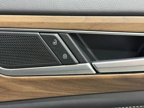 Used 2024 Volkswagen Atlas SE image 22