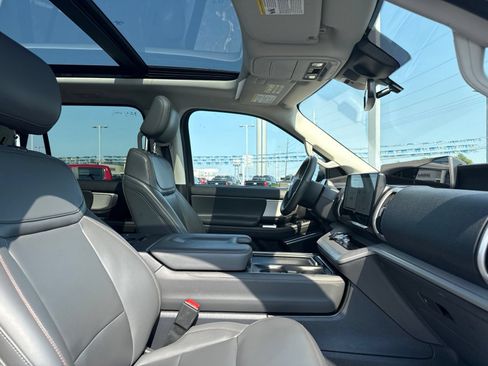 Used 2025 Ford Expedition Active AWD/4WD image 16