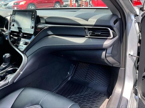 Used 2023 Toyota Camry SE w/ Cold Weather Package FWD image 15
