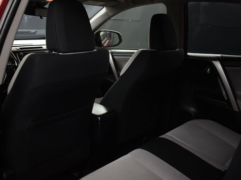 Used 2018 Toyota RAV4 XLE image 19