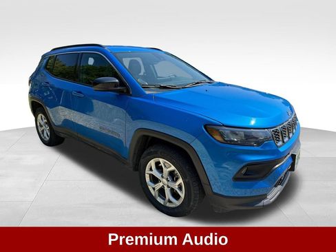 Used 2024 Jeep Compass Latitude AWD/4WD image 9