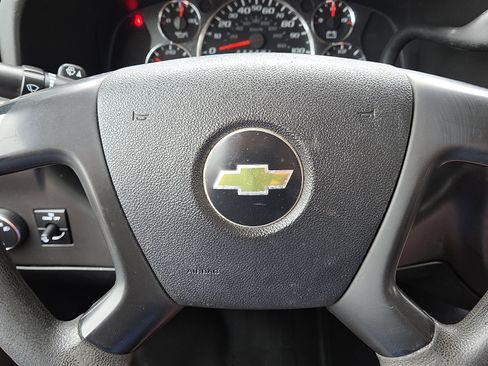 Used 2016 Chevrolet Express 2500 RWD image 17