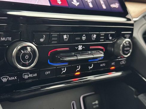 Used 2025 Jeep Grand Cherokee Summit image 34