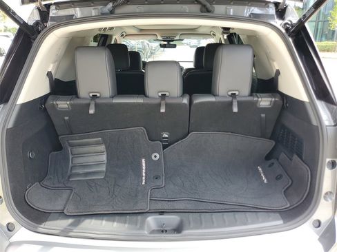 Certified 2025 Nissan Pathfinder SL w/ SL Premium Package image 9