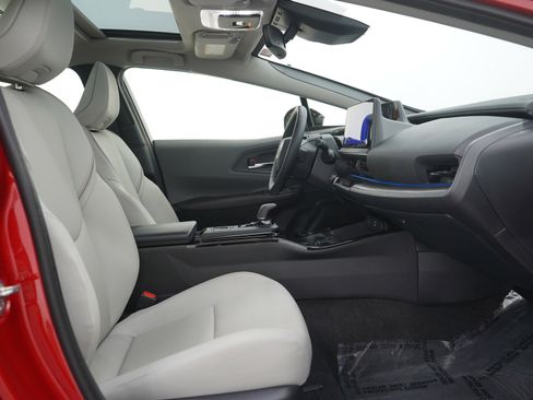 Used 2025 Toyota Prius XLE image 13