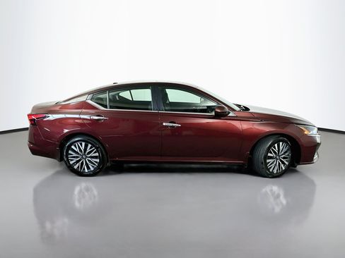 Used 2024 Nissan Altima 2.5 SV w/ SV Premium Package FWD image 8